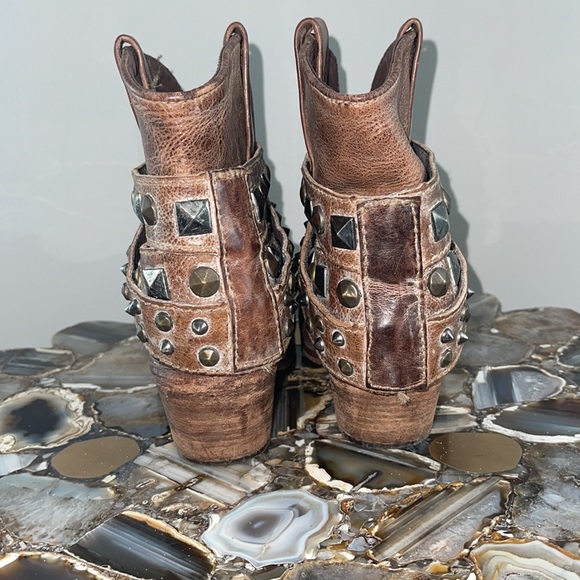Distressed Brown Corral Short Boots - Picture 4 of 9